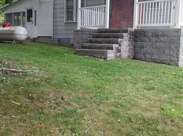 302 Circle Ave, Rainelle, WV 25962