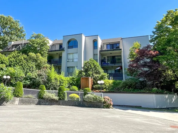 1945 Woodway Pl #416, Burnaby, BC V5B 4S4