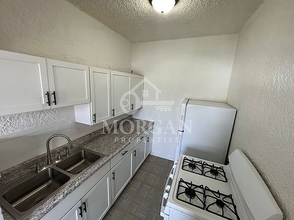 5th image of 1231 W Walnut St #11574957