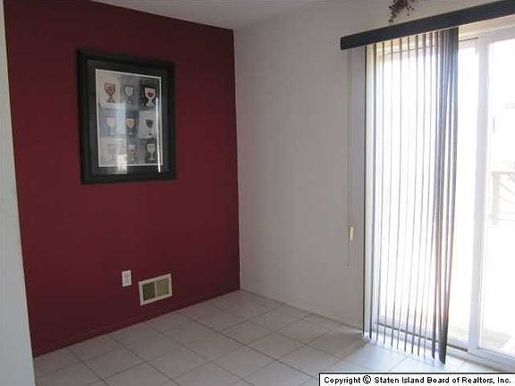 3rd image of 76 Millstone Ct