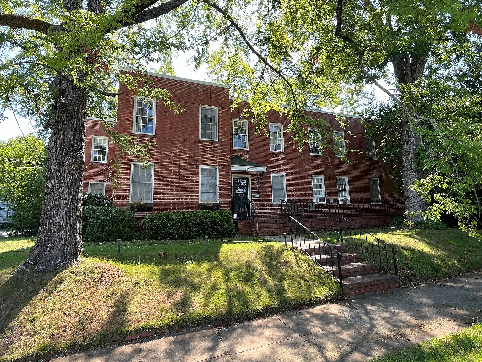 2 bed, 915 sqft, $1,500 — Photo 1