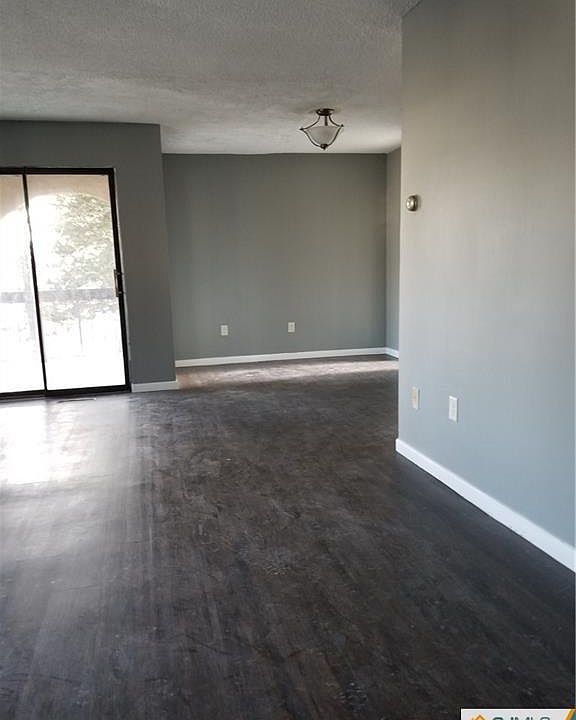 2nd image of 59 Smith St #1