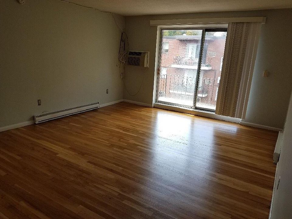 2nd image of 79 Poplar St APT 5