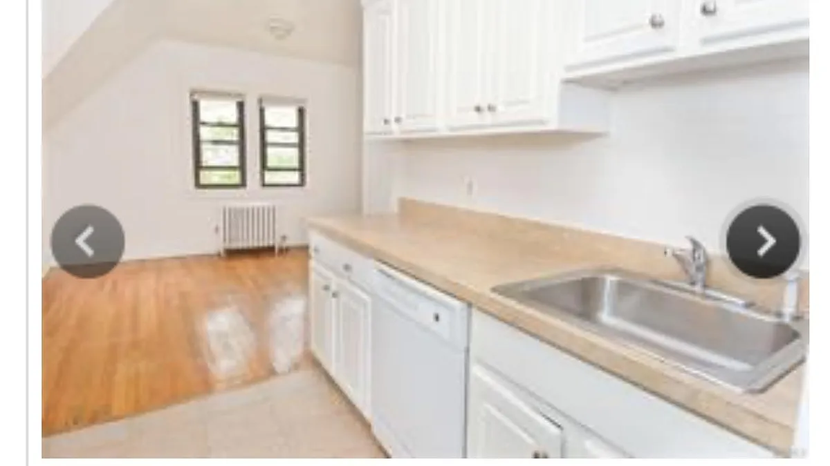 Building Photo - Larchmont Acres