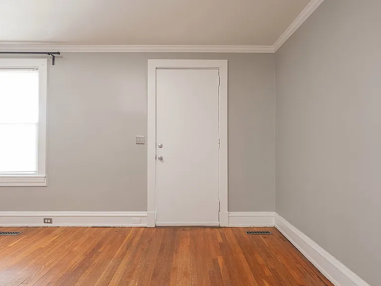 2606 Grayland Ave — Photo 5