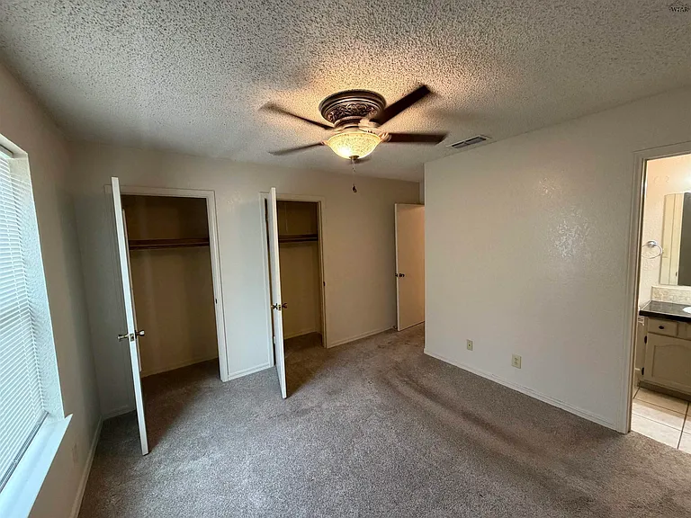 4830 Lovers Ln — Photo 8