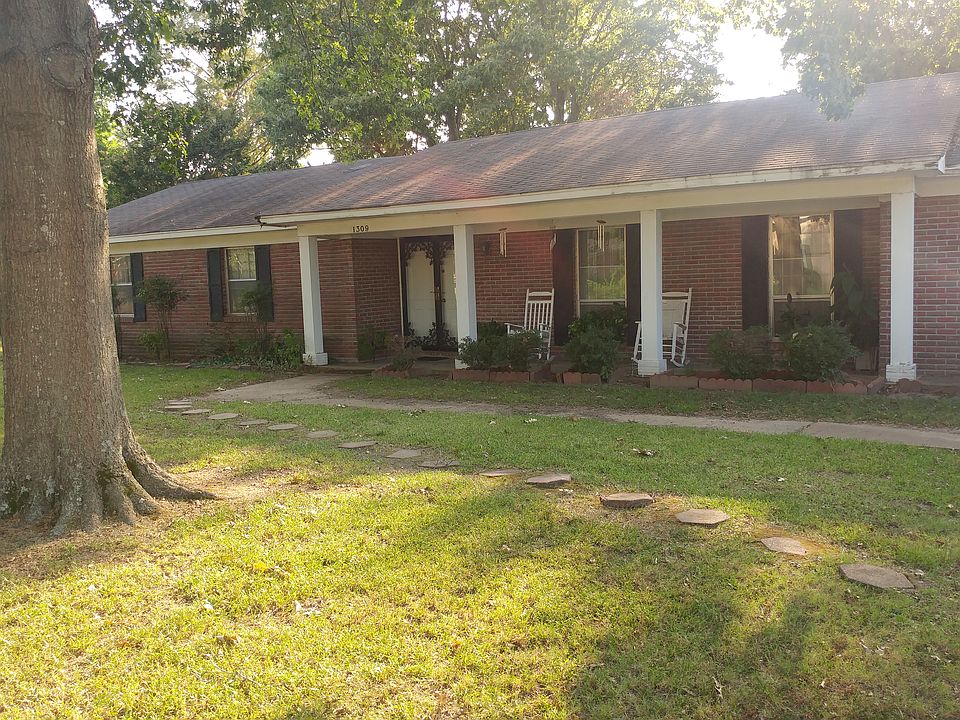 2nd image of 1309 May St