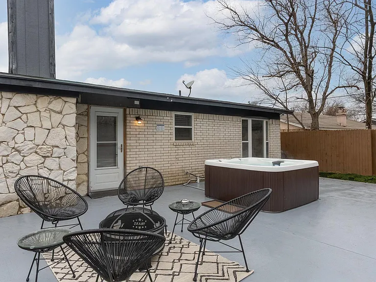6048 Holiday Ln — Photo 34