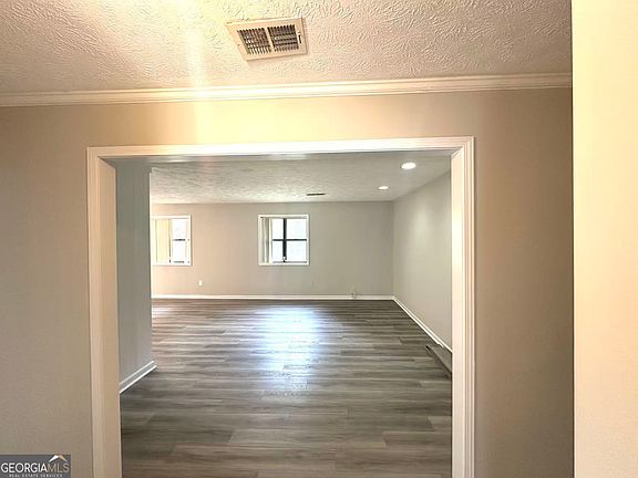 5th image of 100 Lakeview Ln