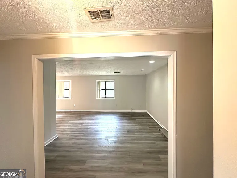 100 Lakeview Ln — Photo 5