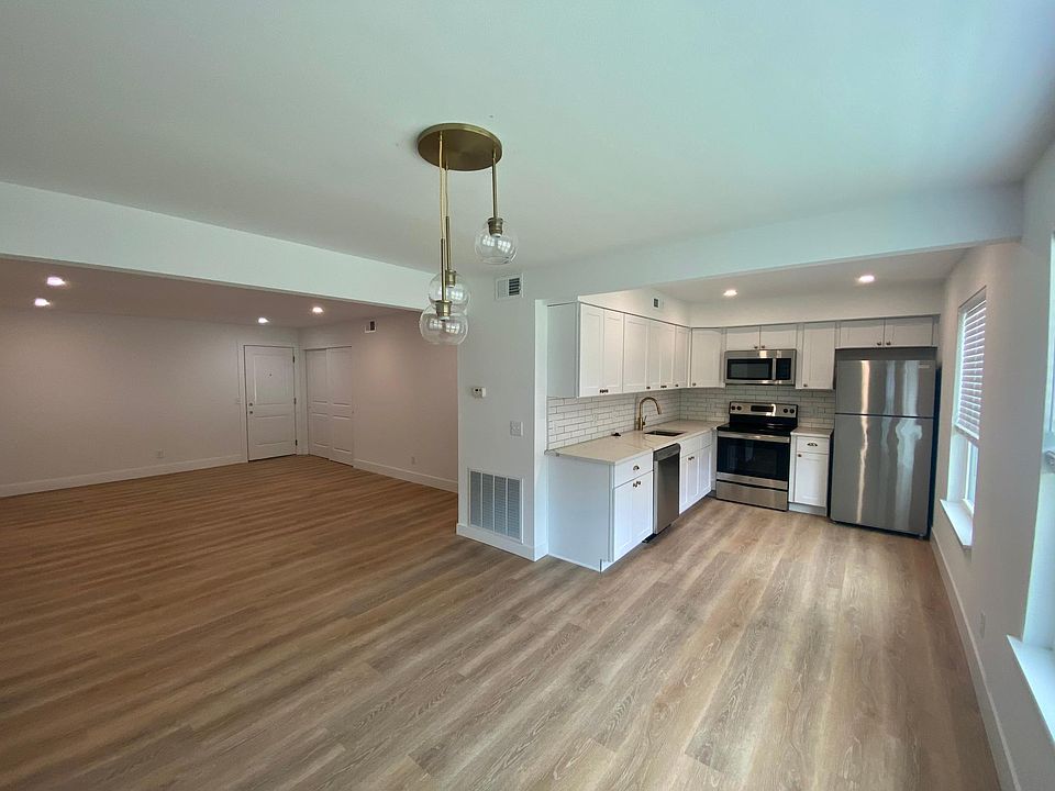1st image of 4420 Jamieson Ave APT 2A