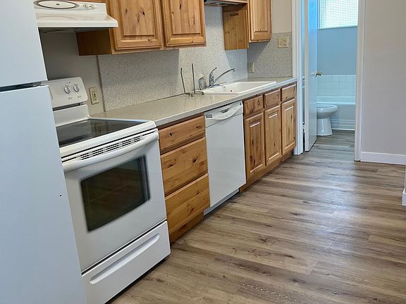 3rd image of 2332 E Redondo Ave