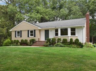 9 Hennessey Dr, Huntington, NY 11743