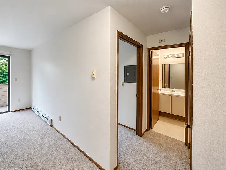 Shorecrest Apartments — Photo 11