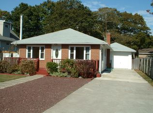 27 Saint George Dr, Shirley, NY 11967