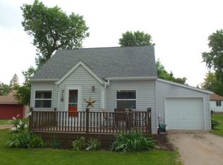716 River Rd, Windom, MN 56101