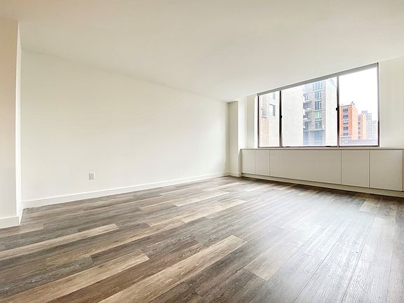 5th image of 520 W 43rd St APT 3D