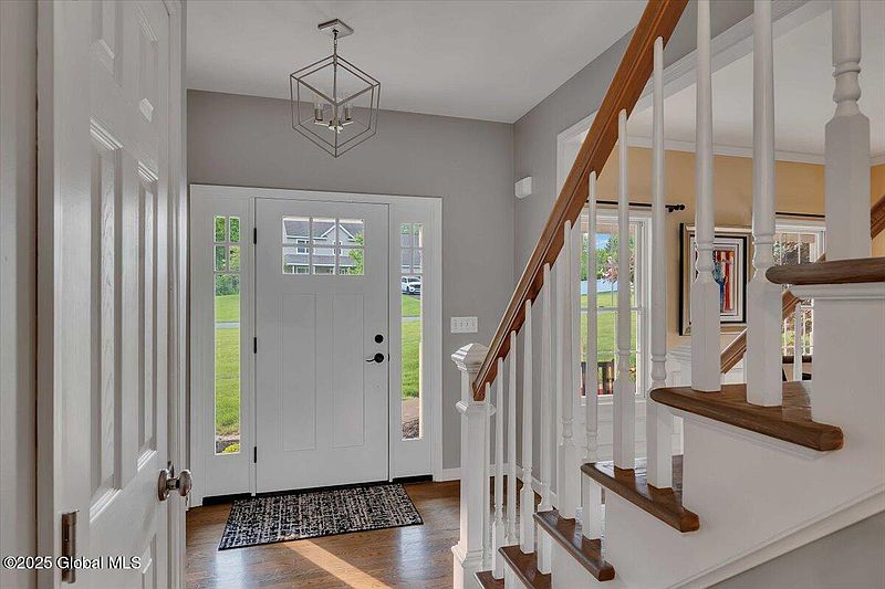 5th image of 8 Thomas Drive