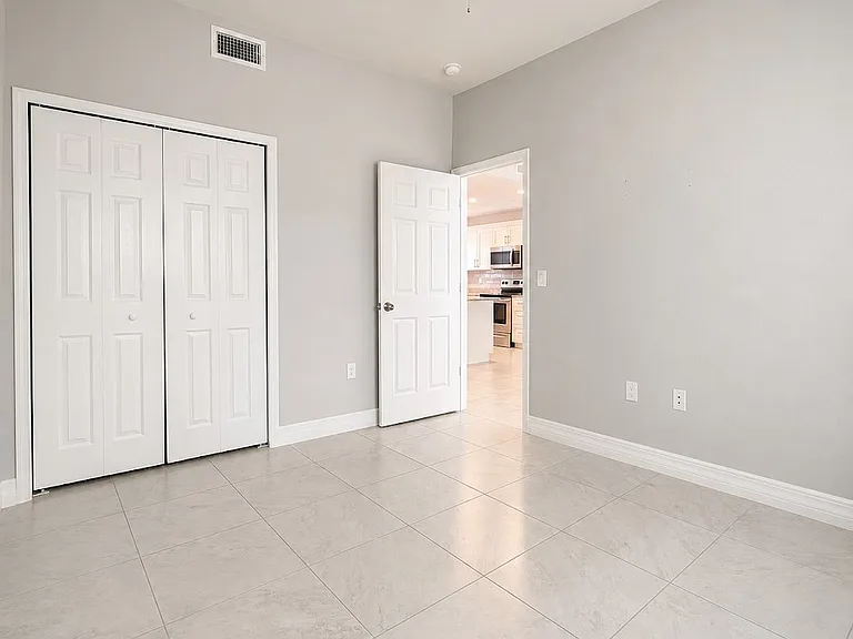 1625 SW 1st Ave #101 — Photo 5