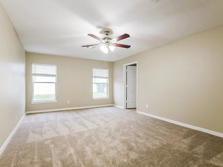 2101 Woodsedge Dr — Photo 10
