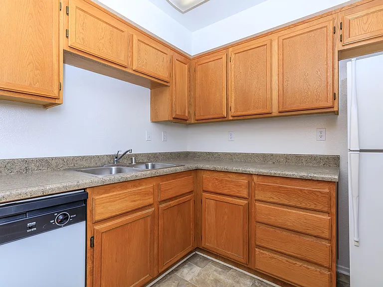 Cambridge Village Apartments — Photo 16