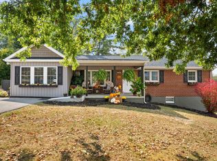 2074 Twin Oaks Ave, Pulaski, VA 24301