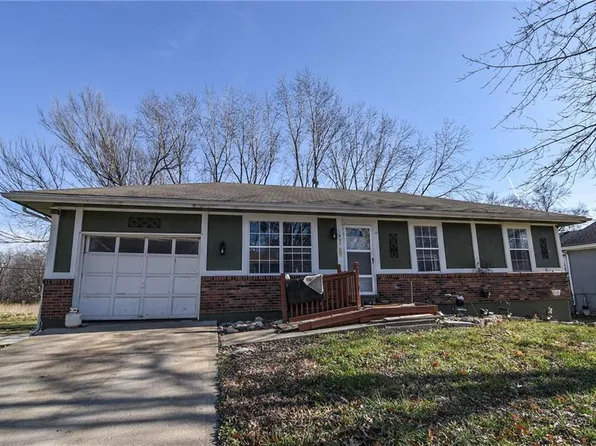 1407 SE Hillside Dr, Oak Grove, MO 64075