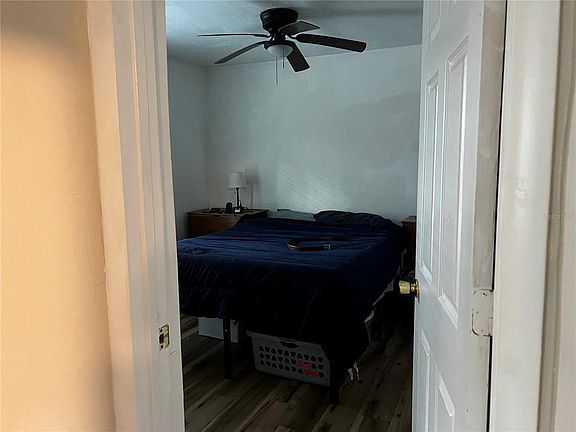 5th image of 408 NE 18th St
