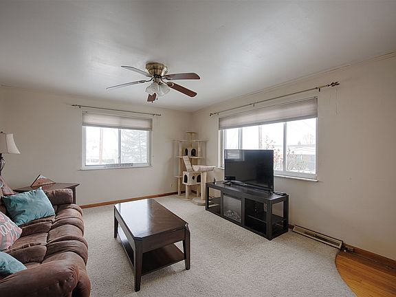 5th image of 9040 Oak Ln