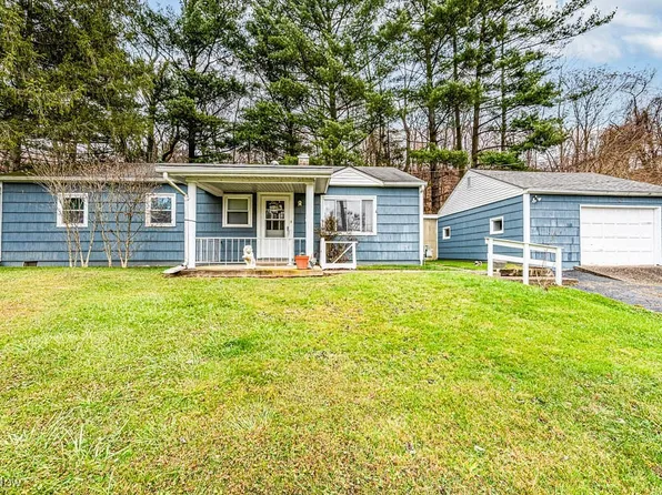 1836 Smithfield St, East Liverpool, OH 43920