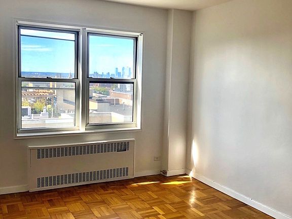 5th image of 34 Plaza St E APT 905