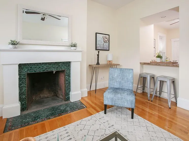 21 Aberdeen St #5 — Photo 5