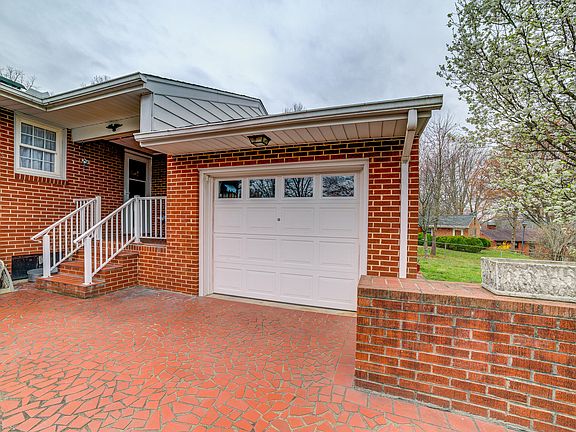 2nd image of 2684 Parkview Dr