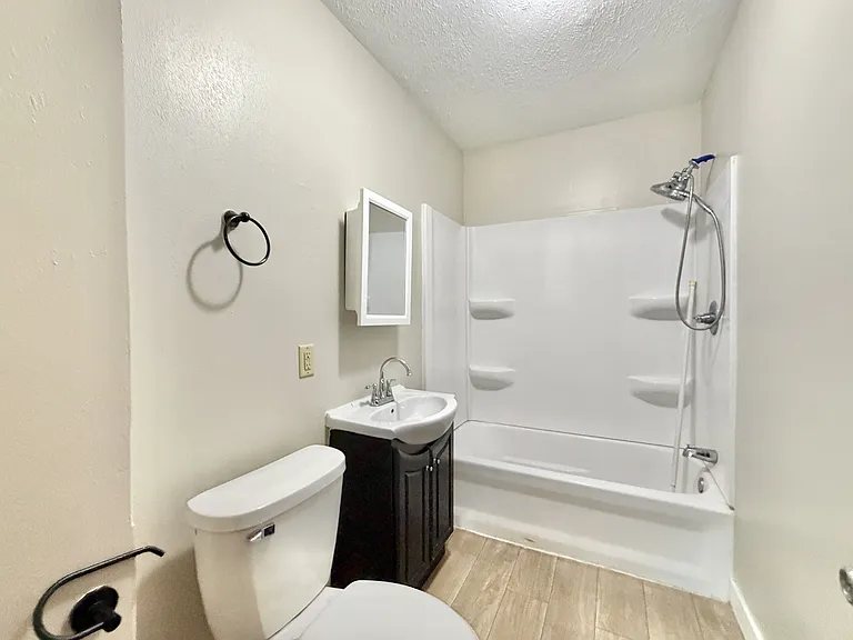 1029 McKinley Ave — Photo 14