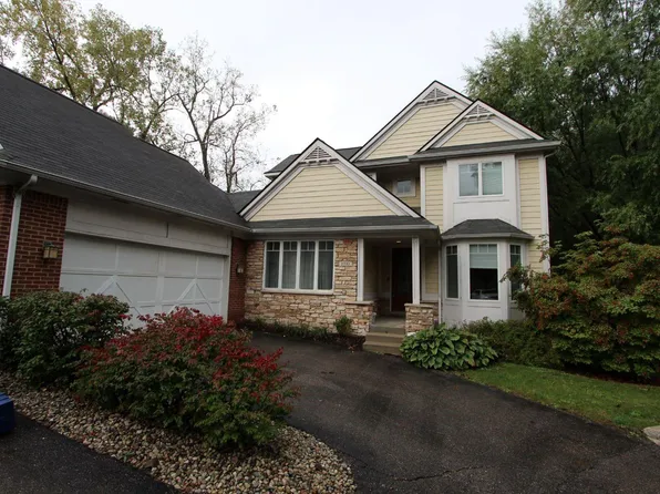 1090 Oakwood Dr, Bloomfield Hills, MI 48304