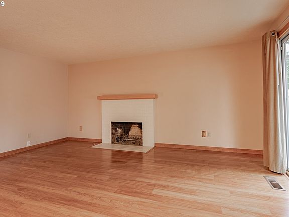 4th image of 3011 SE 154th Ave