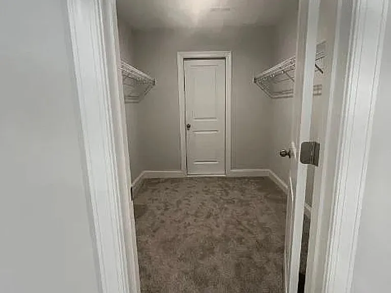 330 Old Grove Ln — Photo 9