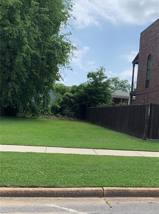 2nd image of 1009 22nd Ave