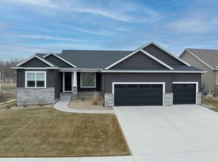 952 Archer Dr, Marion, IA 52302