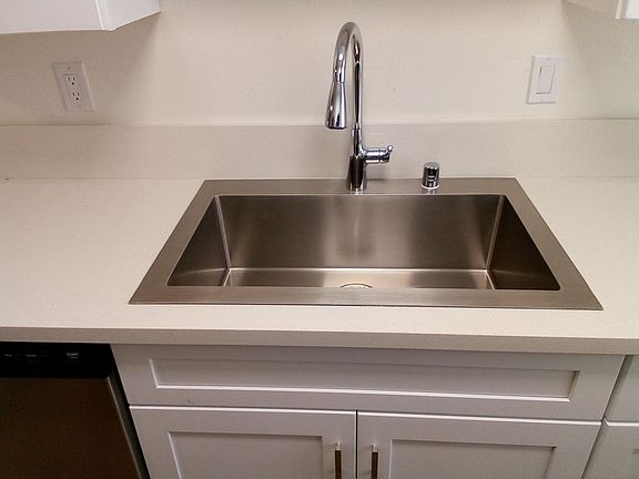 4th image of 11230 Camarillo St #107