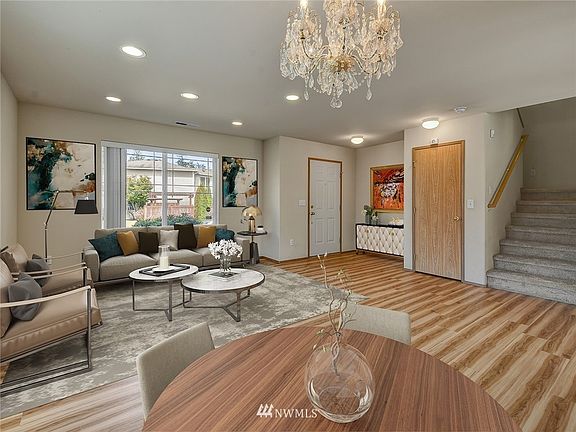 Eating space or extra large iving space