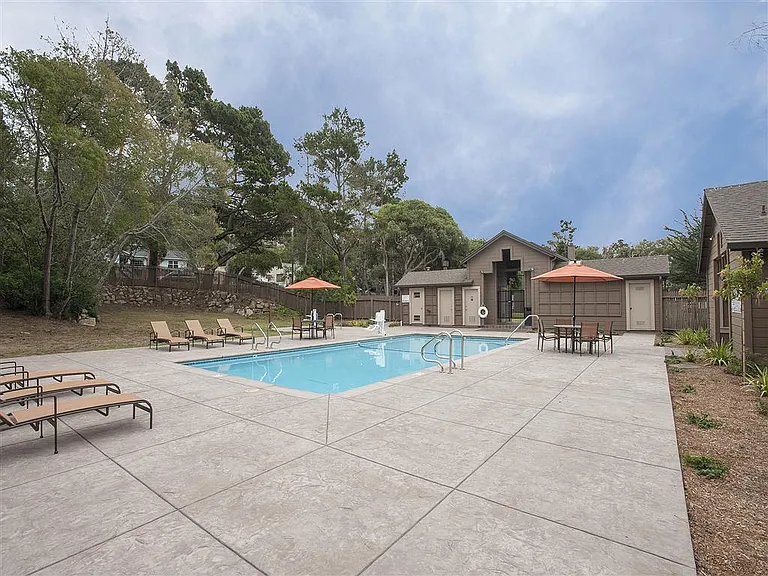 Seventeen Mile Drive Village Apartment Homes — Photo 9