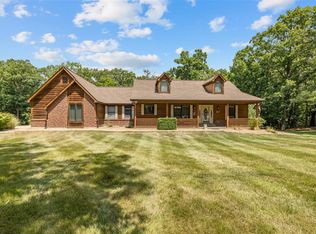 3879 Ridgefield Farms Dr, Defiance, MO 63341