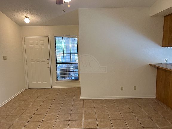 4th image of 2408 Shoemaker Dr #A