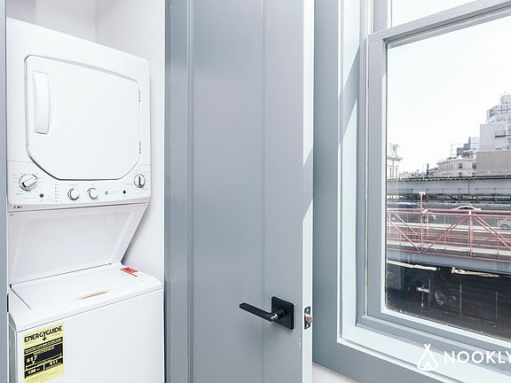 4th image of 376 Bedford Ave #2H