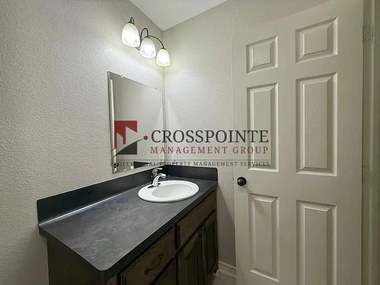 2215 N Palace Ave — Photo 11