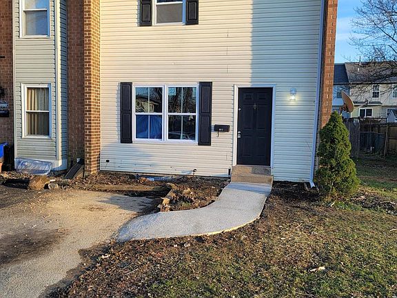2nd image of 481 Summer Park Cres