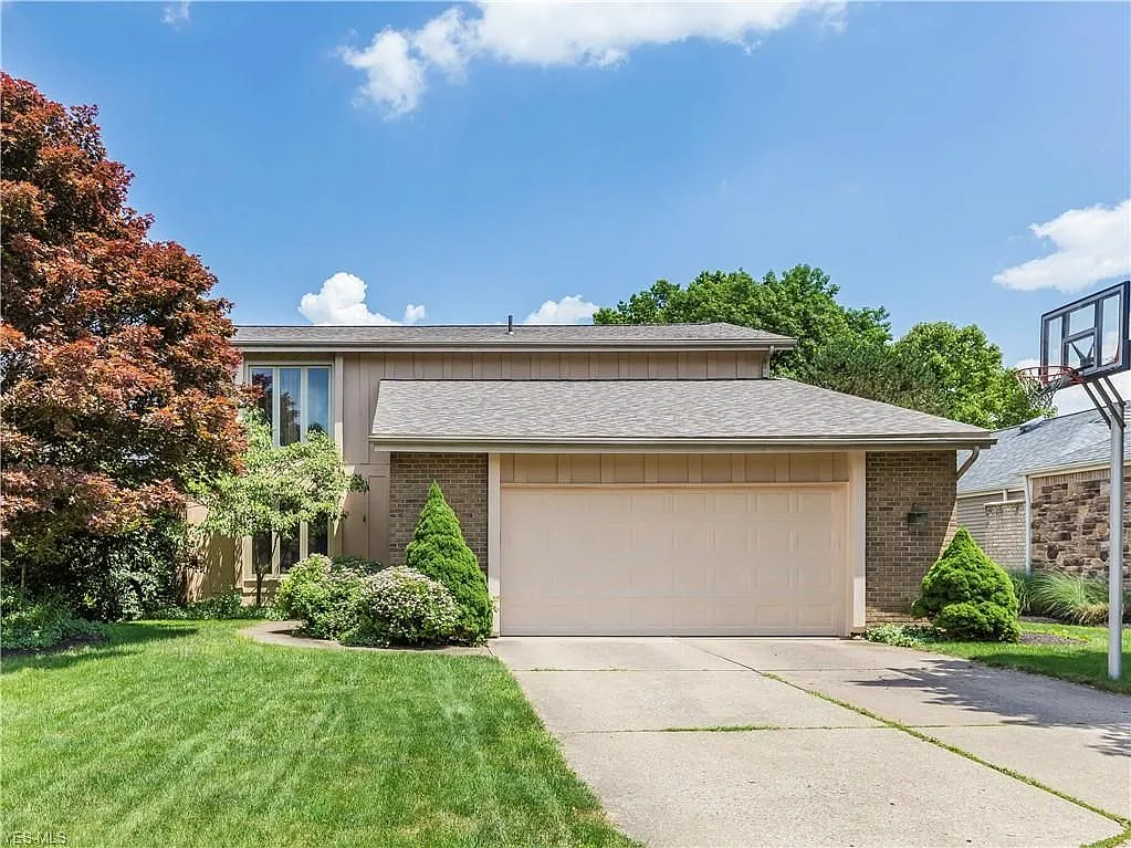 4750 Tanglewood Cir NE photo 1