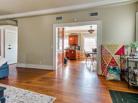 4th image of 747 Jenkins Ave