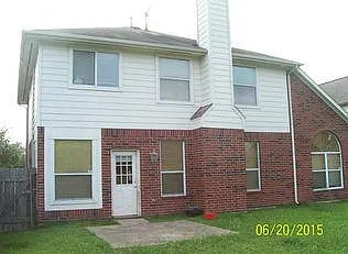 4 bed, 2.5 bath, 2317 sqft, $2,100 — Photo 2